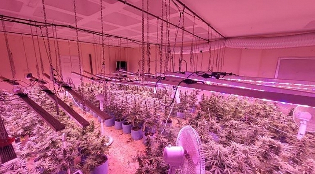 İş yeri görünümlü uyuşturucu imalathanesine baskın