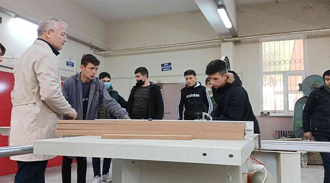 İzmir&#039;de fabrika gibi okul: Cirosu 1 milyon TL&#039;ye yaklaştı