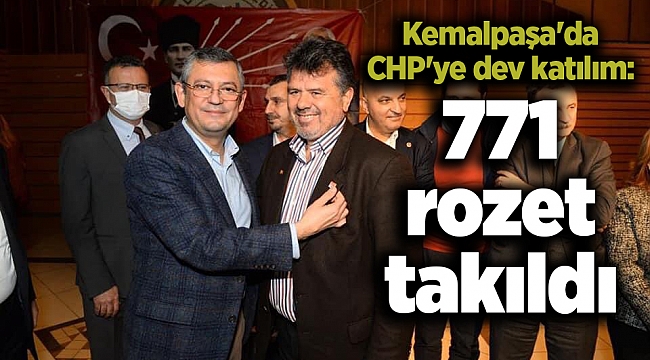 Kemalpaşa'da CHP'ye dev katılım: 771 rozet takıldı