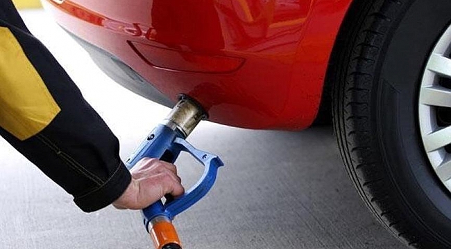 Akaryakıta bir zam daha