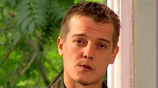 Arda Kural, Dilber Ay filminin galasında ortaya çıktı!