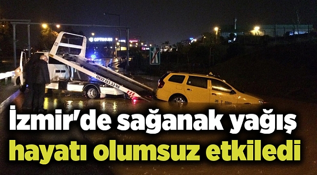 İzmir'de sağanak yağış hayatı olumsuz etkiledi