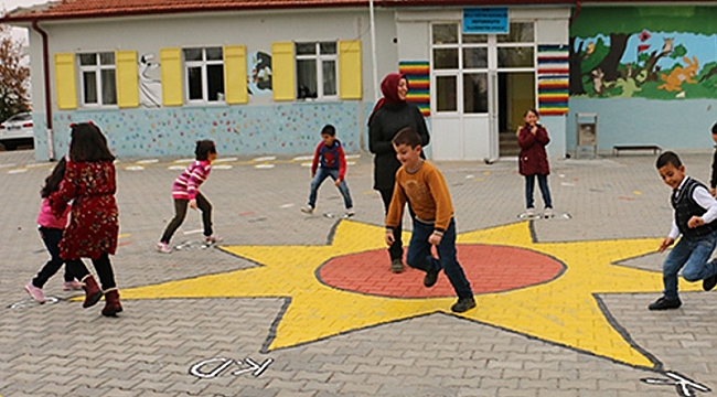 Okullar yarın açılıyor