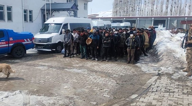 Ülkeye yaya olarak giriş yaptılar!