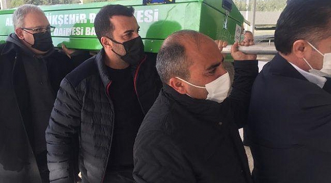 Ünlü oyuncudan babasına son görev