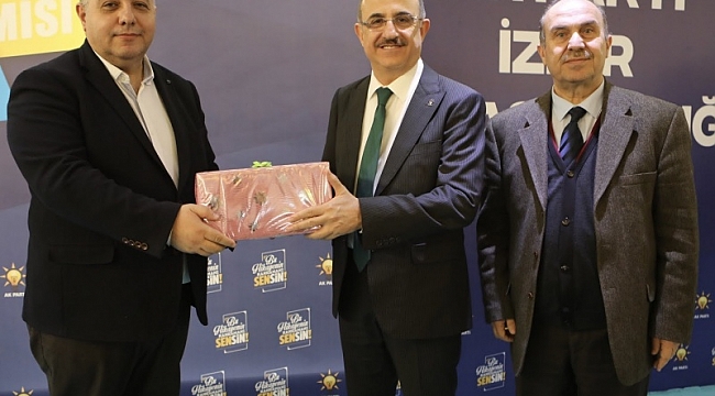 AK Parti'den İzmir'de mahalle teşkilatlarına eğitim