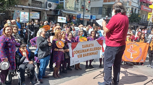 İzmir&#039;de Dünya Tiyatro Günü coşkuyla kutlandı