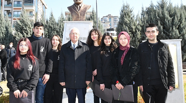 Karabağlar, İstiklal Marşı'nın 101. yılını kutladı