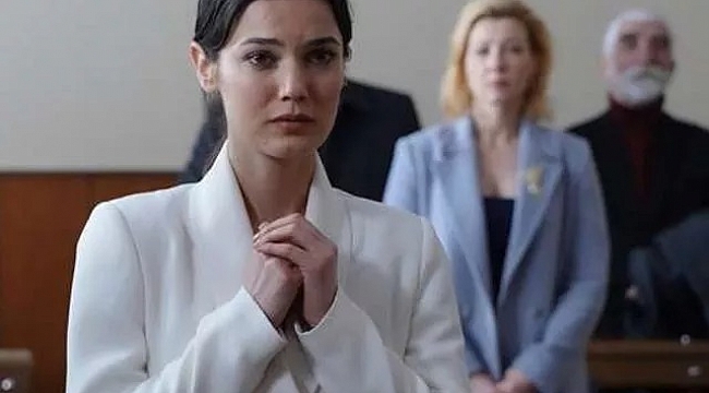 Pınar Deniz göbeğine kadar dekolte giydi!