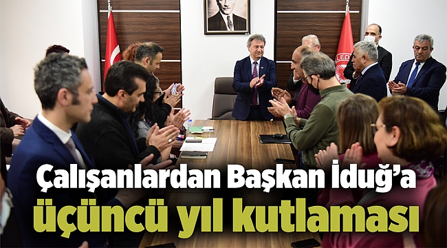 Çalışanlardan Başkan İduğ’a üçüncü yıl kutlaması