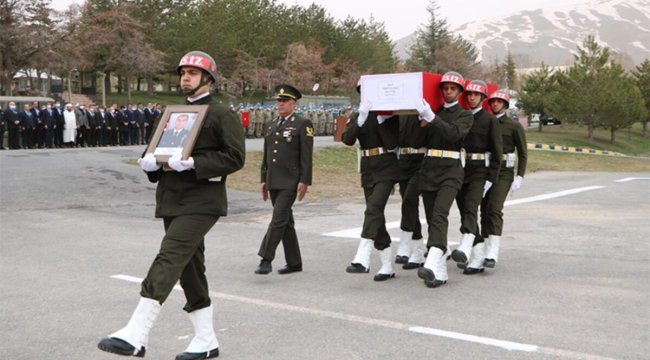Şehit üsteğmen Ömer Delibaş için Hakkari&#039;de uğurlama töreni