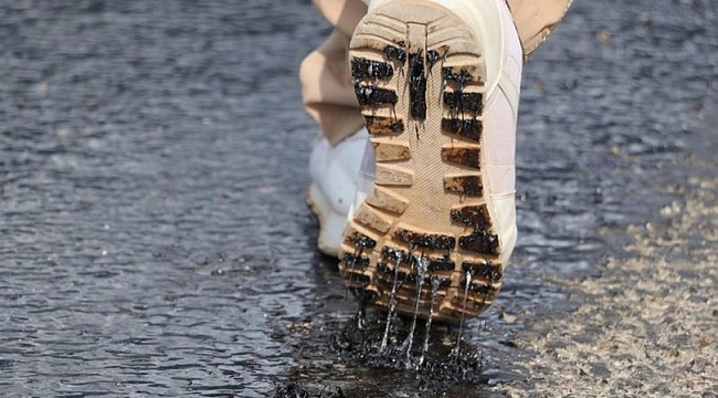 Denizli'de hava sıcaklığı asfalt eritti