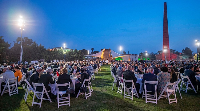 Tarihi Havagazı Fabrikası’nda şükran sofrası kuruldu