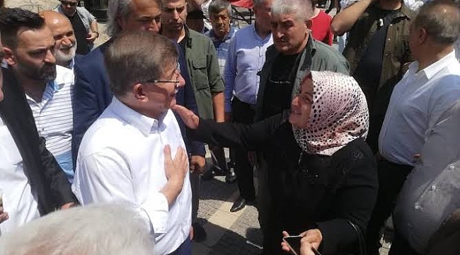 Ahmet Davutoğlu 'adayım' dedi