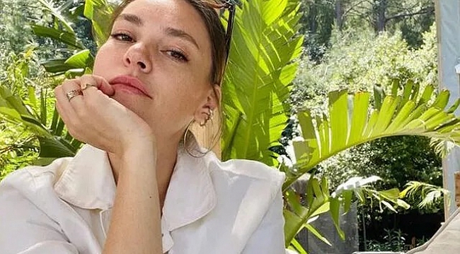 Aslı Enver sere serpe güneşlenirken yakalandı