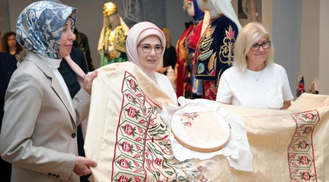 Emine Erdoğan, İzmir&#039;de kültür sanat merkezinin açılışını gerçekleştirdi