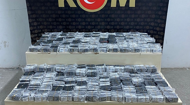 İzmir'de 'gümrük kaçakçılığı' operasyonu