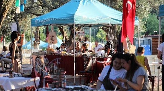 Narlıdere Gece Pazarı kapıları açtı