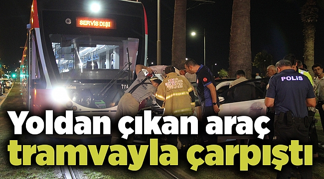 Yoldan çıkan araç tramvayla çarpıştı
