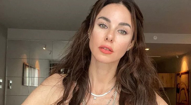 Defne Samyeli'nin 50. yaş pozu olay oldu! "Herkesi harcamış"