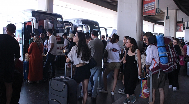 Otogarda bayram yoğunluğu: Günlük bin araç çıkıyor
