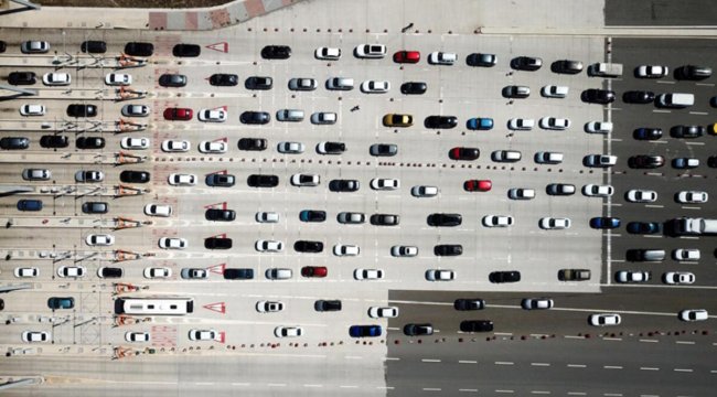 Tatilciler 'dönüş' yolunda! Bursa'da otoyol gişelerinde trafik yoğunluğu