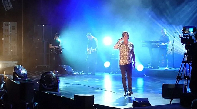 Teoman, Harbiye Açıkhava'da konser verdi!