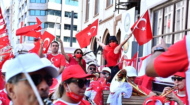 30 Ağustos coşkusu İzmir’i sardı: İlçe ilçe zafer kutlamaları