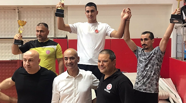 Çağrı Spor Merkezi takım halinde Kick Boks Ege Bölge şampiyonu...