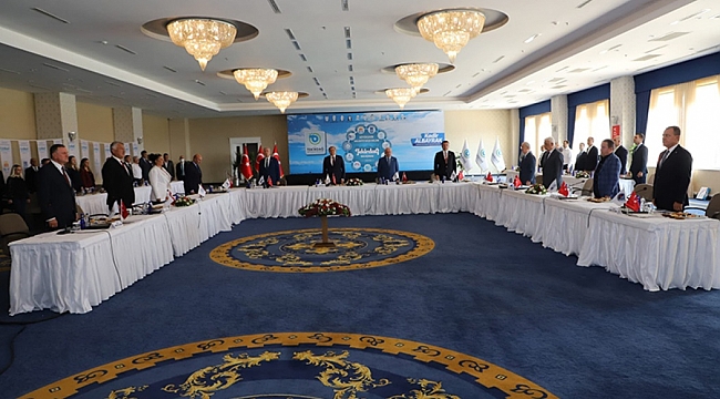 CHP&#039;li 11 başkana Soyer&#039;den &#039;İktisat Kongresi&#039; sunumu