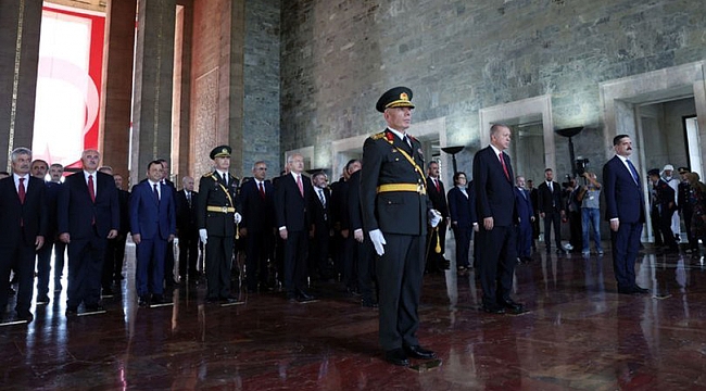 Devlet erkanı Anıtkabir'de