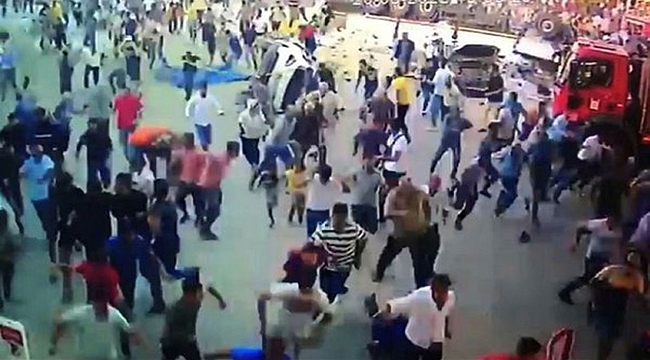 Gaziantep ve Mardin'de birbirinin kopyası iki kazada 35 kişi öldü 57 kişi yaralı