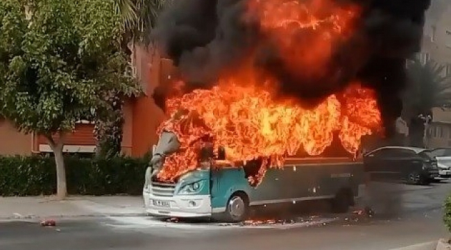 İzmir'de alev alan yolcu minibüsü cayır cayır yandı