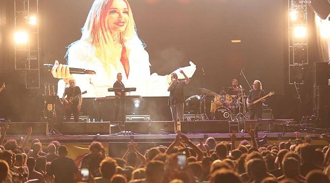 İzmir&#039;de düzenlenen KeçiFest&#039;te Gülşen&#039;e destek