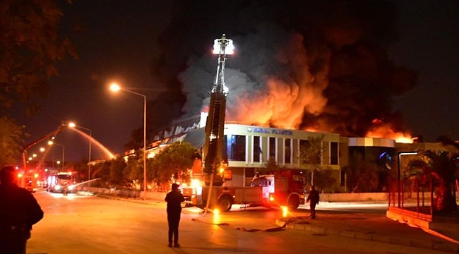 İzmir'de plastik fabrikasında yangın çıktı