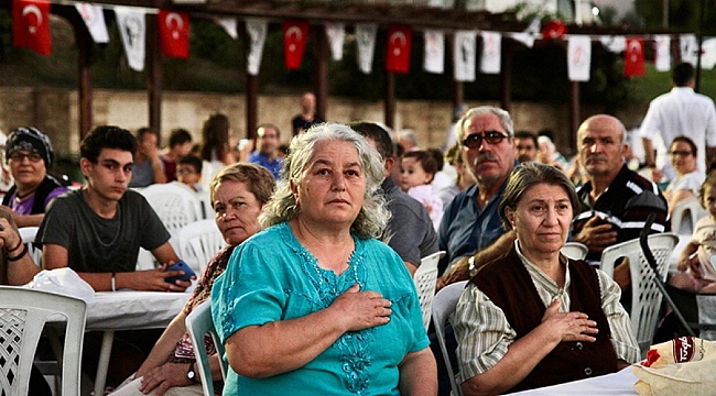 Karşıyaka'da yüzlerce can birlikte oruç açtı