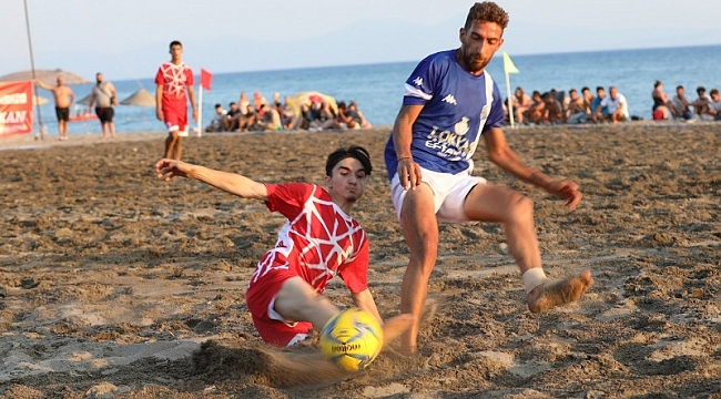 Menderes’te Plaj Futbolu Turnuvası düzenlendi