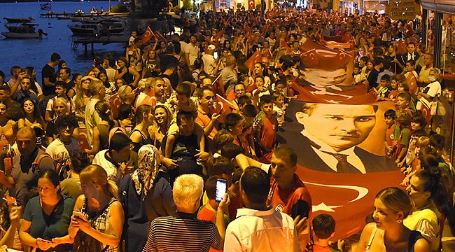 Zaferin yıldönümünde Foça'da büyük coşku