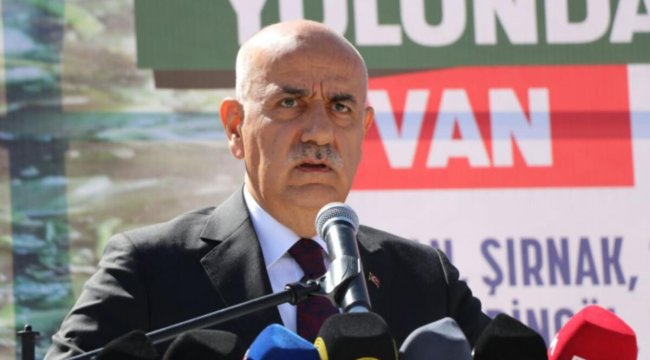 Bakan Kirişci, Pakistan'a giden yardım trenini uğurladı