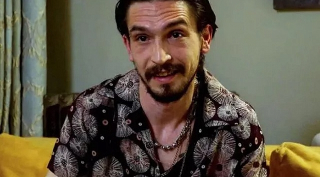 Cinsiyet değiştiren oyuncudan bikinili paylaşım