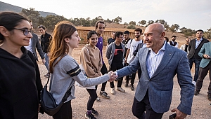 Başkan Soyer'den “Gençler Suyu Konuşuyor” kampına ziyaret
