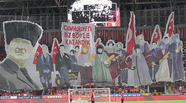 Göztepe taraftarından 29 Ekim koreografisi