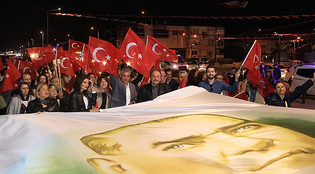 Güzelbahçe'den Cumhuriyet mesajı: Yasaklara inat...