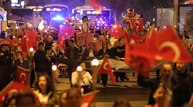 Narlıdere'yi cumhuriyet coşkusu sardı