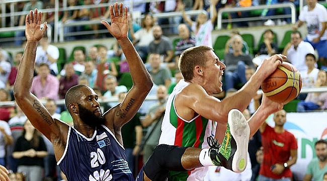 Pınar Karşıyaka 3'te 3 için İstanbul'da