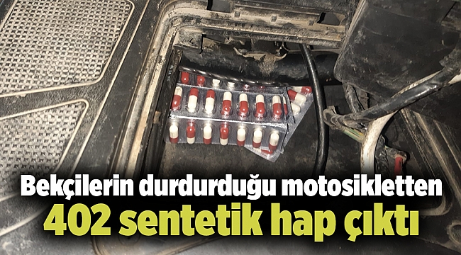 Bekçilerin durdurduğu motosikletten 402 sentetik hap çıktı