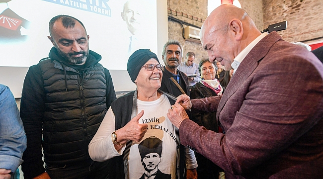 CHP İzmir'den rozet şov: 500 yeni üye