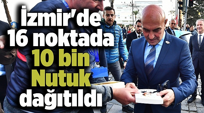 İzmir'de 16 noktada 10 bin Nutuk dağıtıldı