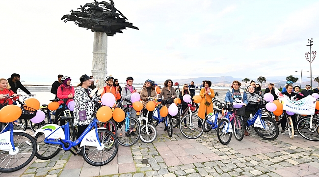 İzmirli kadınlar şiddete karşı farkındalık için pedal çevirdi