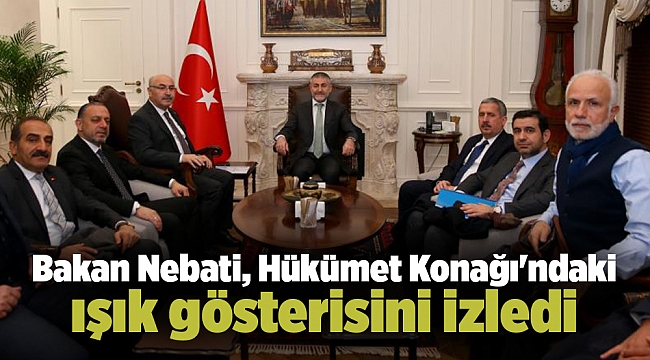 Bakan Nebati, Hükümet Konağı'ndaki ışık gösterisini izledi